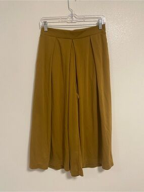 Uniqlo Pants Women’s Size Medium Mustard Pleated Cropped Wide Leg Pants